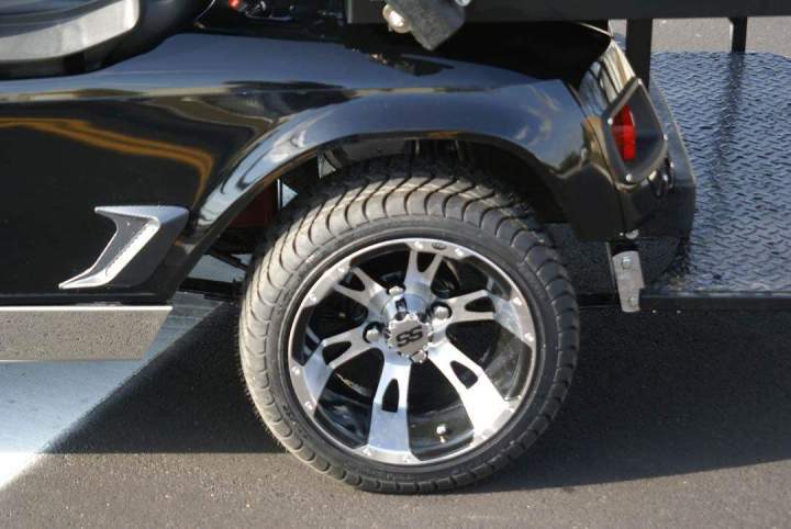 Rueda con temática de carrito de golf Black Venom, lado izquierdo, Kendall