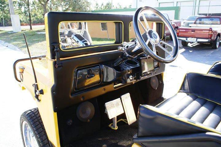 Interior con temática de carrito de golf Hummer Kendall