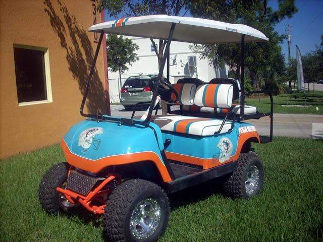 El carrito de golf con temática de delfines de Miami Kendall
