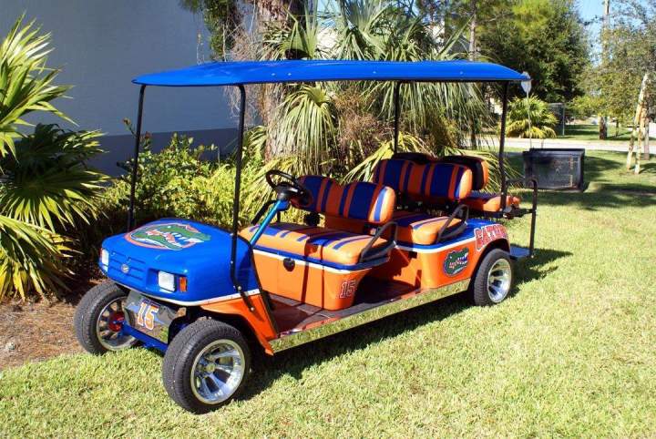 Vista lateral izquierda del carrito de golf de la Universidad de Florida 1 Kendall