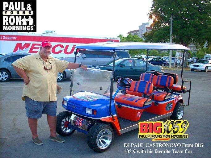 Vista lateral del carrito de golf de la Universidad de Florida 1 Kendall