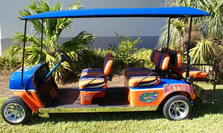 Vista lateral completa del carrito de golf de la Universidad de Florida 1 Kendall